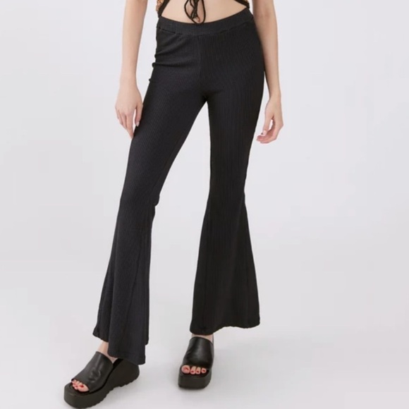 NEW Urban Outfitters Antonia Knit Pull On Flare Pants in Black - Picture 2 of 7